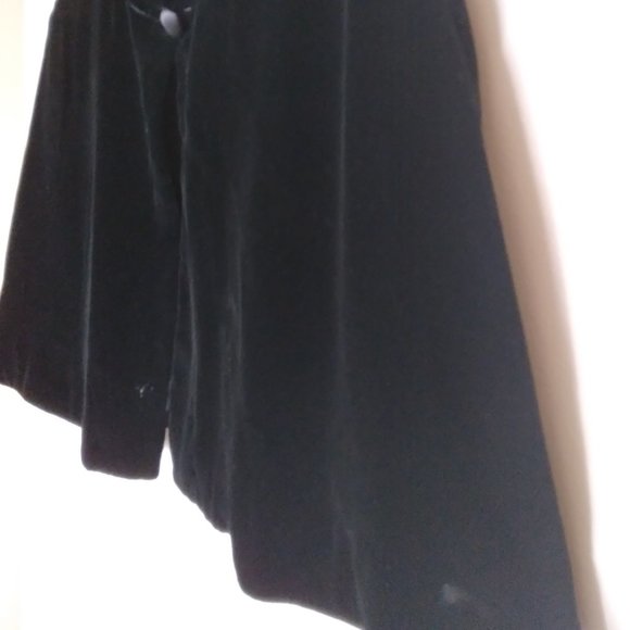 Vintage White House Black Market black velvet capelet with Debette Cloche Hat - Picture 4 of 12